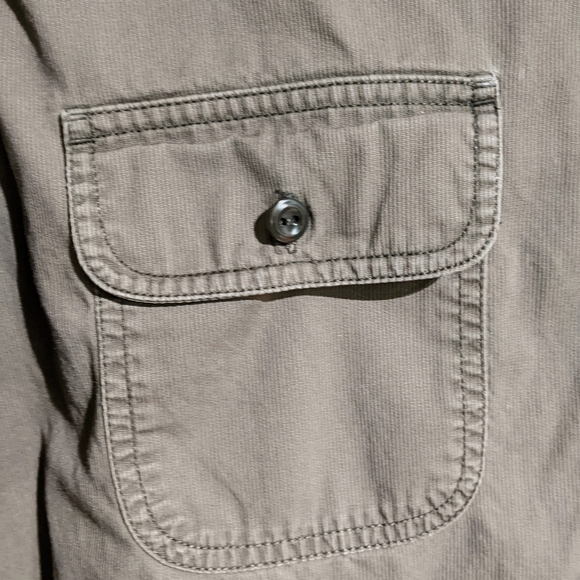 Gap khaki green with two chest pockets textured shirt, mens medium. - Picture 5 of 11